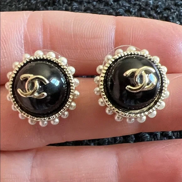 CHANEL Black and Silver Stud Earrings - Picture 3 of 8